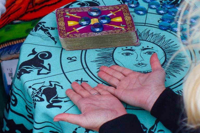 How to read the money line on the palm strategically.